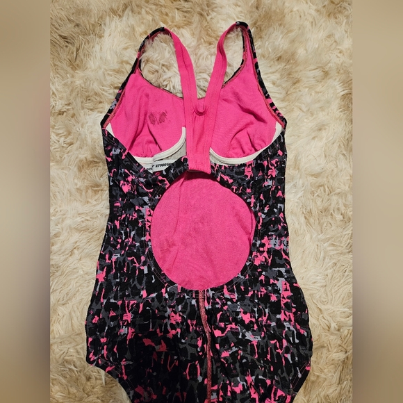 Speedo Swimsuit - Picture 7 of 10